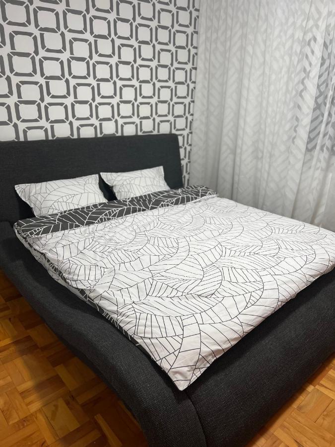 Mona Apartment Taxi#Airport #Parking#Bucharest#Therme Otopeni Bagian luar foto